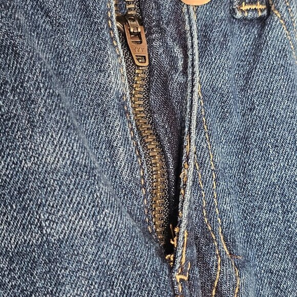 Abound Womens Mini Denim Skirt Frayed Hem Medium Wash Button Zipper Closure 25 - Picture 5 of 10